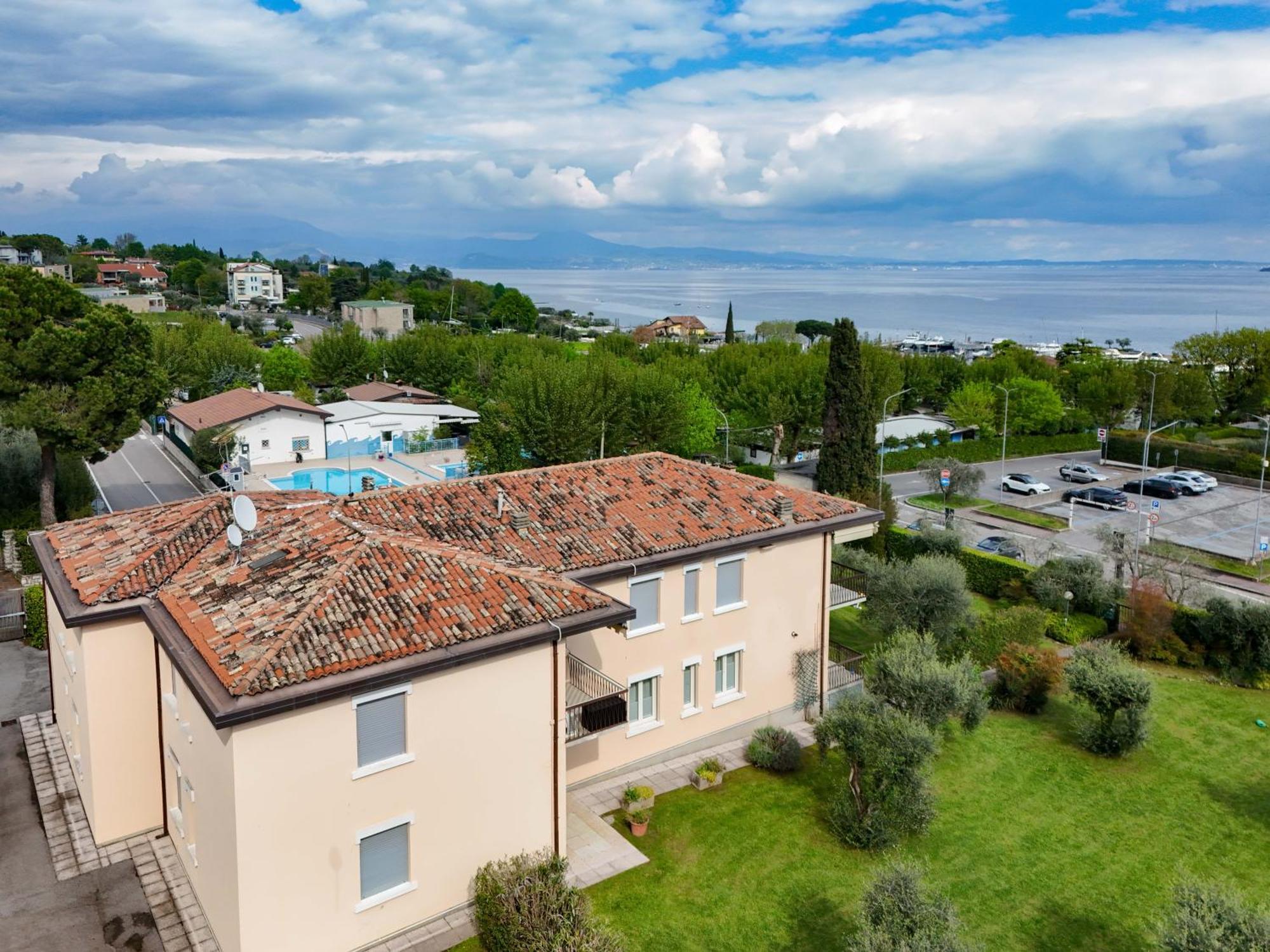 Appartamento Martina Moniga del Garda ภายนอก รูปภาพ