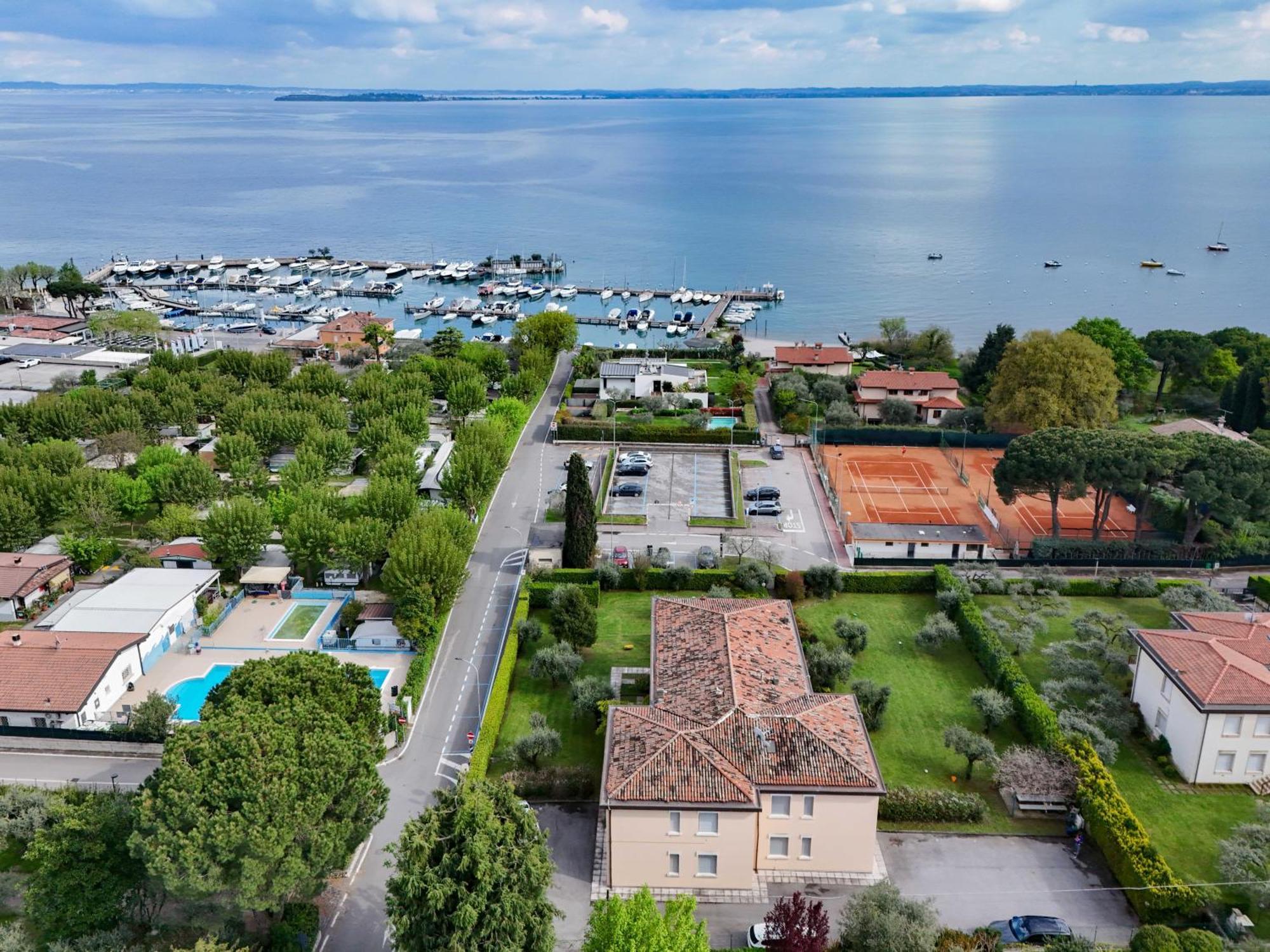 Appartamento Martina Moniga del Garda ภายนอก รูปภาพ